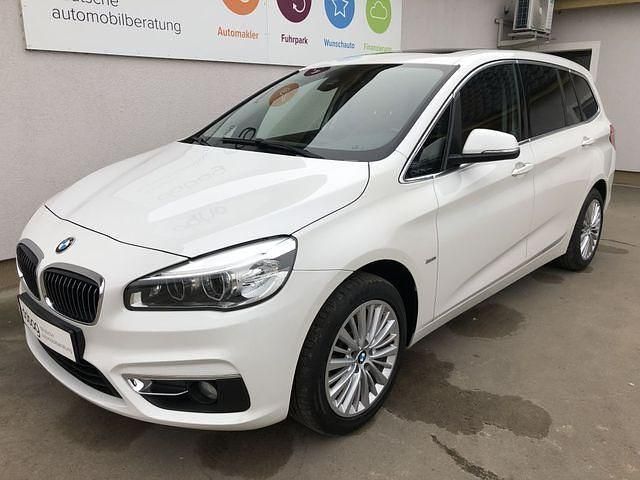 Weiß Gebraucht 2016 BMW 220 Gran Tourer Luxury Line Van / Kleinbus | 18.490 € (Fairer Preis) - Bild 1/4