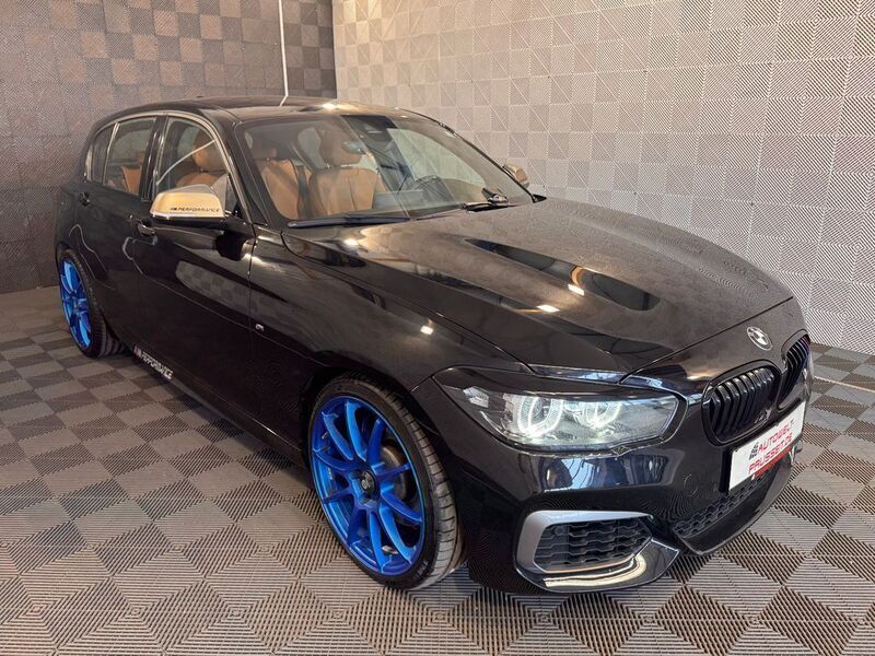 Schwarz Gebraucht 2018 BMW M140 M Sport Limousine | 30.980 € (Guter Preis) - Bild 1/4