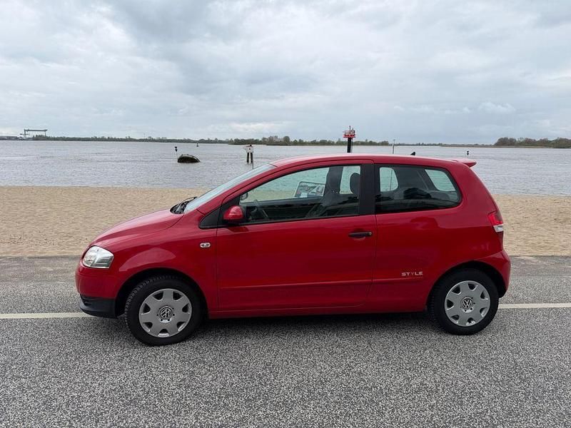 Second-hand VW Fox Style 54 CP (39 kW) 2010 Roșu Hatchback
