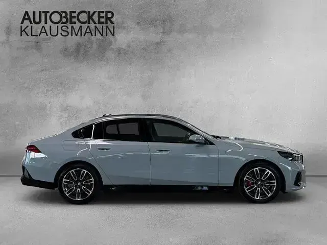 Gebraucht BMW 550e M Sport 490 PS (360 kW) 2025 Grau Limousine