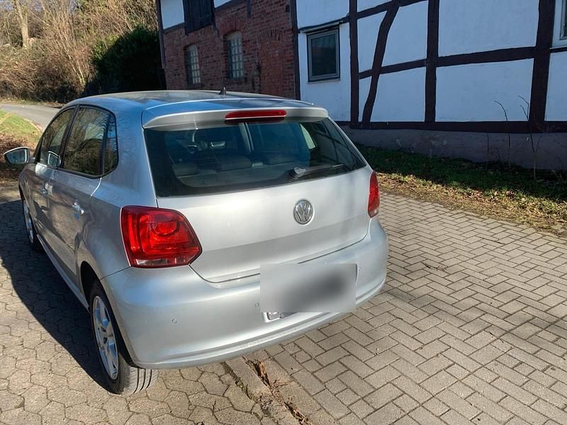 Gebraucht VW Polo 70 PS (51 kW) 2012 Silber Kleinwagen
