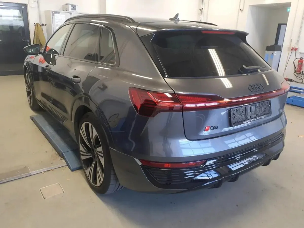 Gebraucht Audi Q8 e-tron S-Line 300 kW (408 PS) 2024 Grau SUV