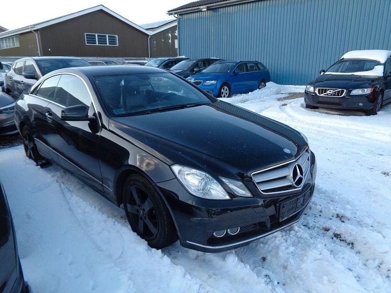 Gebraucht Mercedes E200 184 PS (135 kW) 2011 Schwarz Coupé