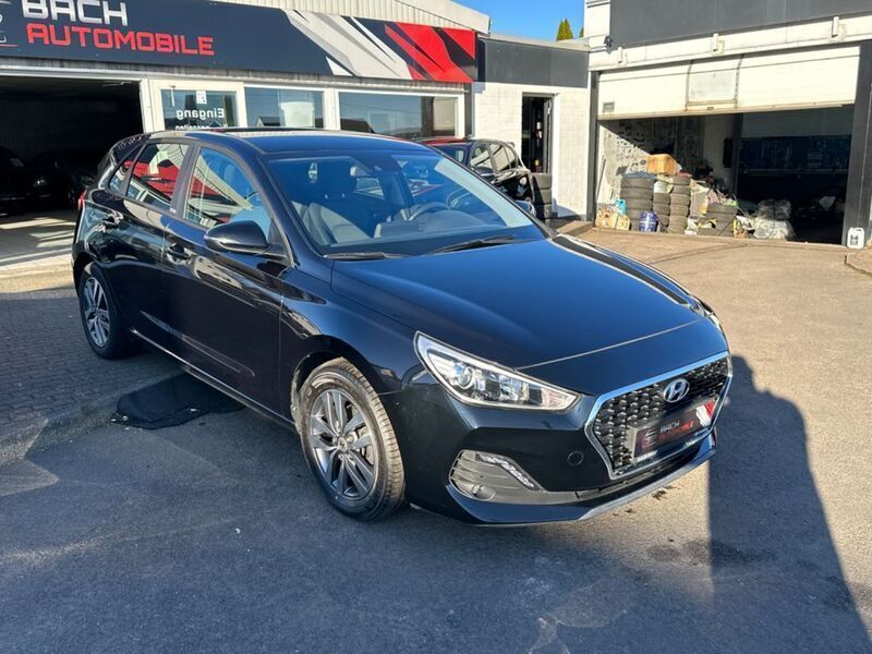 Schwarz Gebraucht 2019 Hyundai i30 Pure Limousine | 12.990 € (Fairer Preis) - Bild 1/4