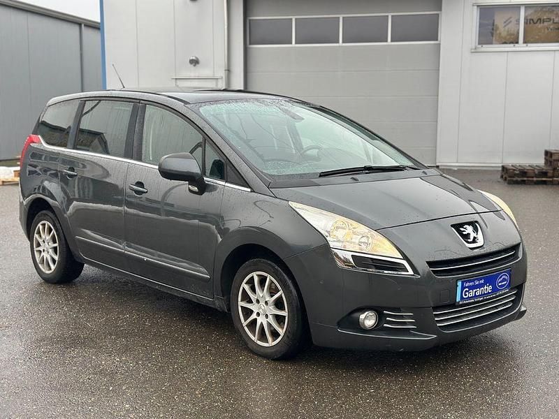 Gebraucht Peugeot 5008 Active 156 PS (114 kW) 2012 Grau Van / Kleinbus