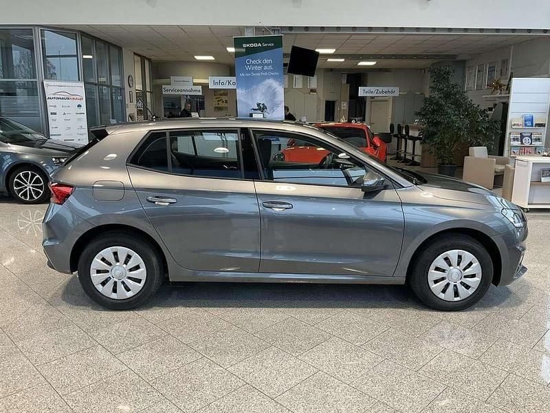 Neu Skoda Fabia Essence 80 PS (58 kW) 2025 Graphitegrau metallic Kleinwagen