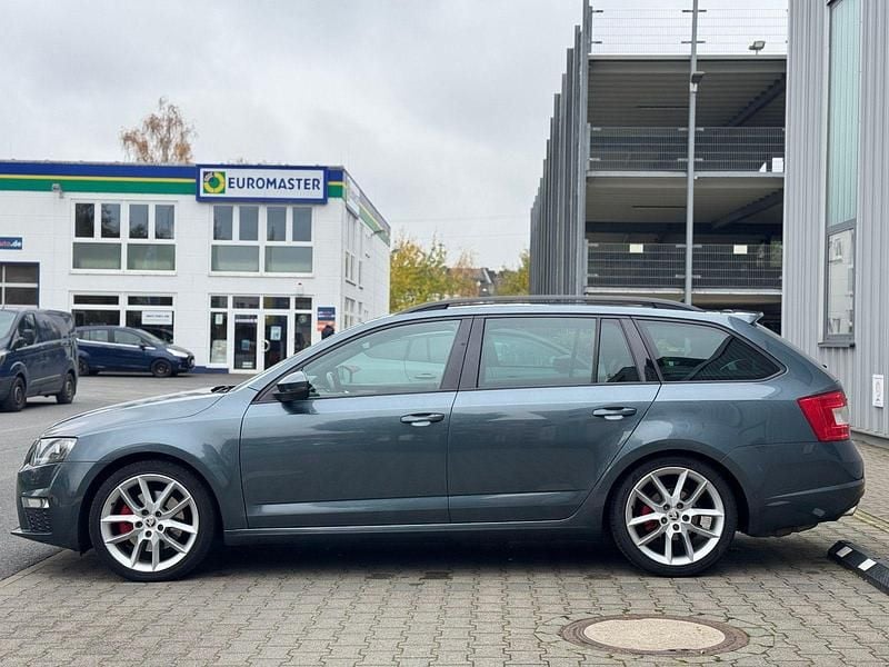Grau Gebraucht 2016 Skoda Octavia Sport Kombi | 10.650 € (Superpreis) - Bild 1/3