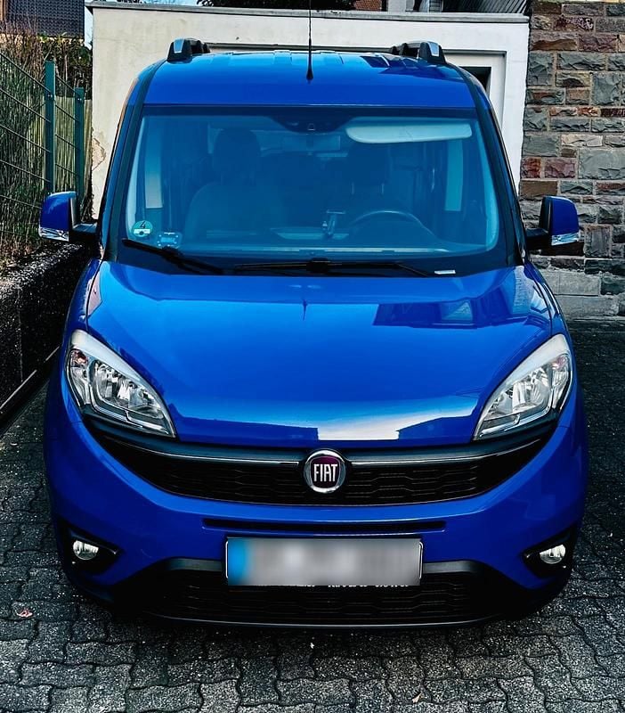 Gebraucht Fiat Doblò 95 PS (69 kW) 2016 Blau Van / Kleinbus