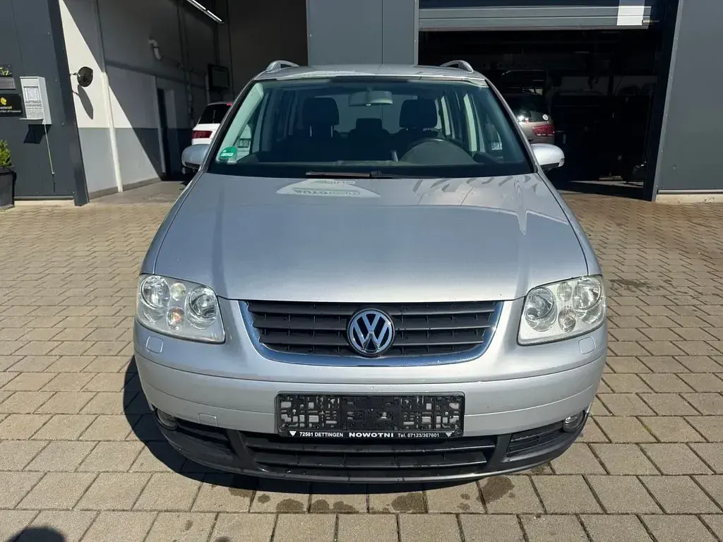 Gebraucht VW Touran Trendline 102 PS (75 kW) 2004 Reflexsilber Van / Kleinbus