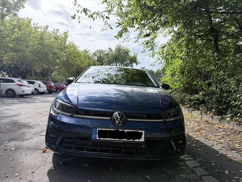 Blau Gebraucht 2023 VW Polo R-line Kleinwagen | 22.000 € (Fairer Preis) - Bild 1/4