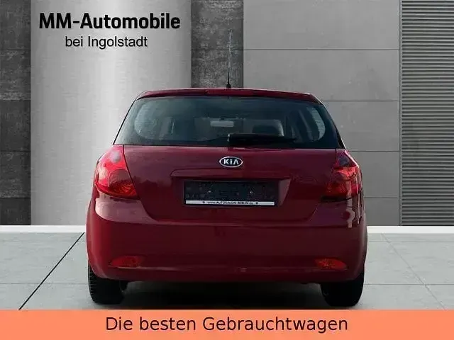 Gebraucht Kia Ceed 109 PS (80 kW) 2009 So red Kleinwagen