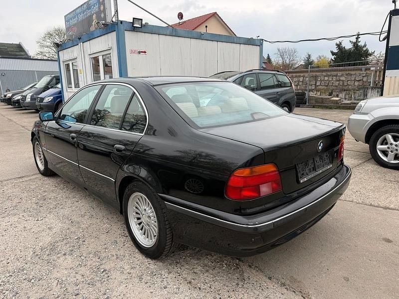 Second-hand BMW 523 170 CP (125 kW) 2000 Negru Berlinǎ