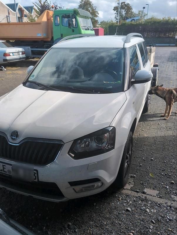 Weiß Gebraucht 2017 Skoda Yeti Drive SUV | 11.000 € (Guter Preis) - Bild 1/4