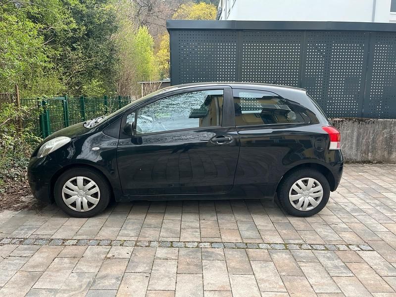 Gebraucht Toyota Yaris 70 PS (51 kW) 2009 Schwarz Kleinwagen