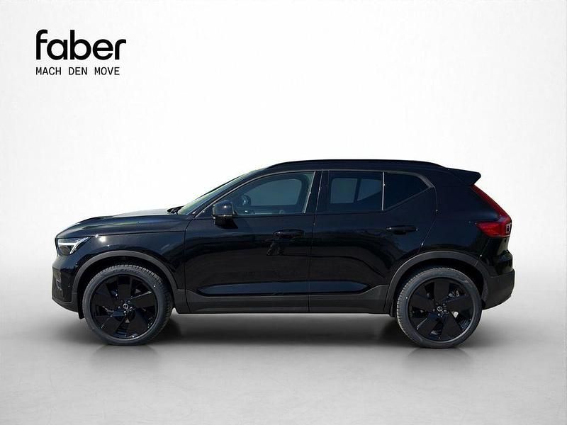Neu Volvo XC40 Plus 163 PS (119 kW) 2026 Schwarz SUV
