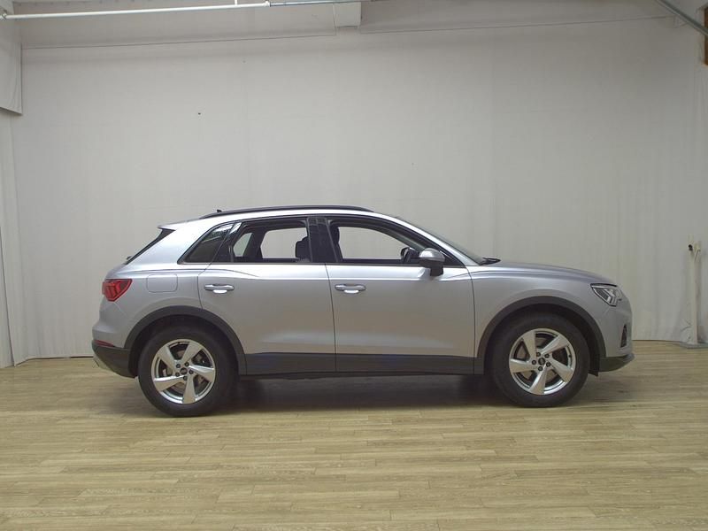 Grau Gebraucht 2022 Audi Q3 Advanced SUV | 29.980 € (Guter Preis) - Bild 1/4