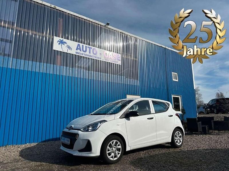 Gebraucht Hyundai i10 Basis 67 PS (49 kW) 2018 Weiß Kleinwagen