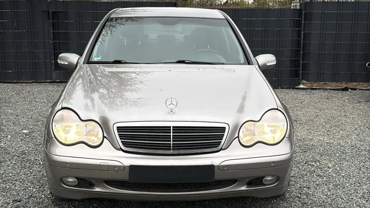 Gebraucht Mercedes C200 Classic 163 PS (119 kW) 2003 Braun Limousine