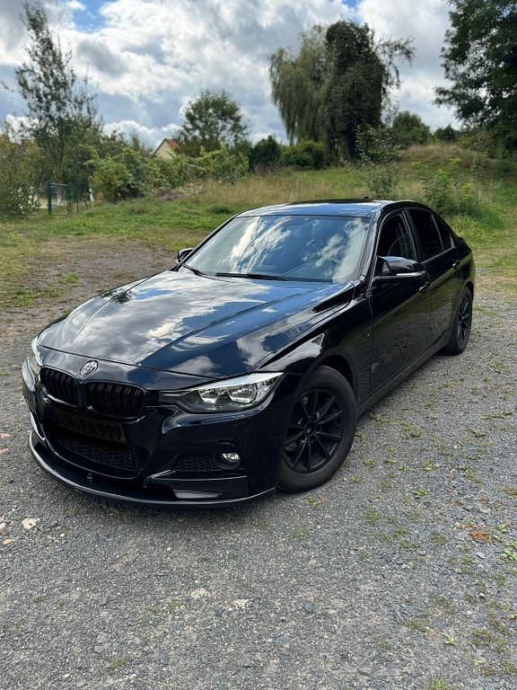 Schwarz Gebraucht 2016 BMW 318 M Sport Limousine | 12.600 € (Guter Preis) - Bild 1/4