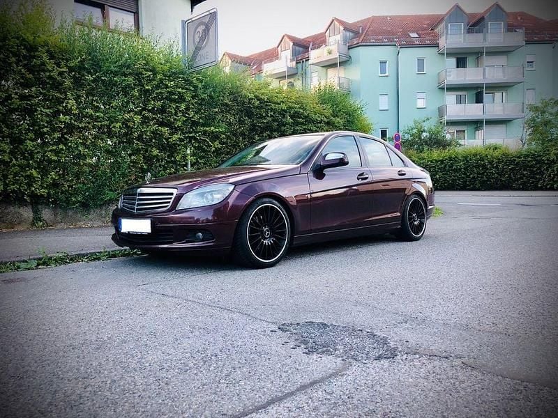 Violet Gebraucht 2008 Mercedes C220 Limousine | 4.500 € - Bild 1/4