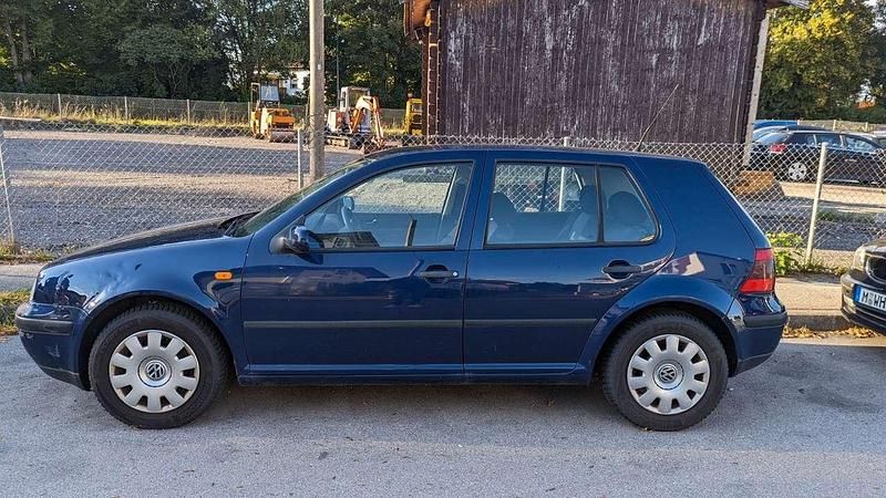 Gebraucht VW Golf IV Edition 75 PS (55 kW) 2001 Indigoblau perleffekt Limousine