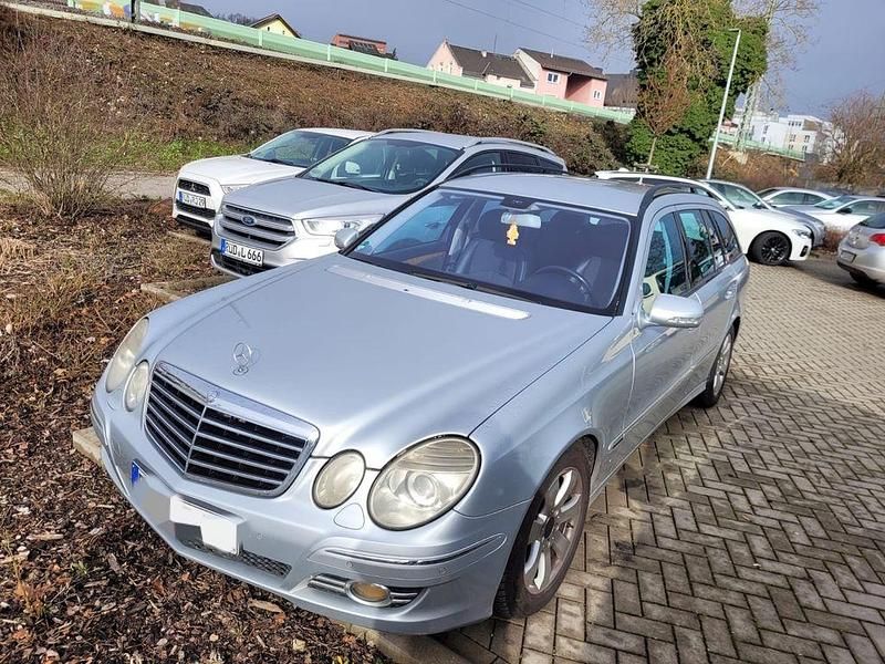 Gebraucht Mercedes E220 Avantgarde 170 PS (125 kW) 2007 Silber Limousine