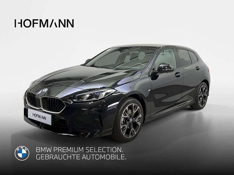 Saphirschwarz metallic Gebraucht 2024 BMW 120 M Sport Kleinwagen | 34.960 € (Etwas zu teuer) - Bild 1/3