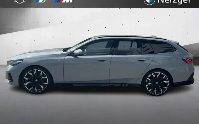 Gebraucht BMW 520 Comfort Edition 197 PS (144 kW) 2025 Grau Kombi