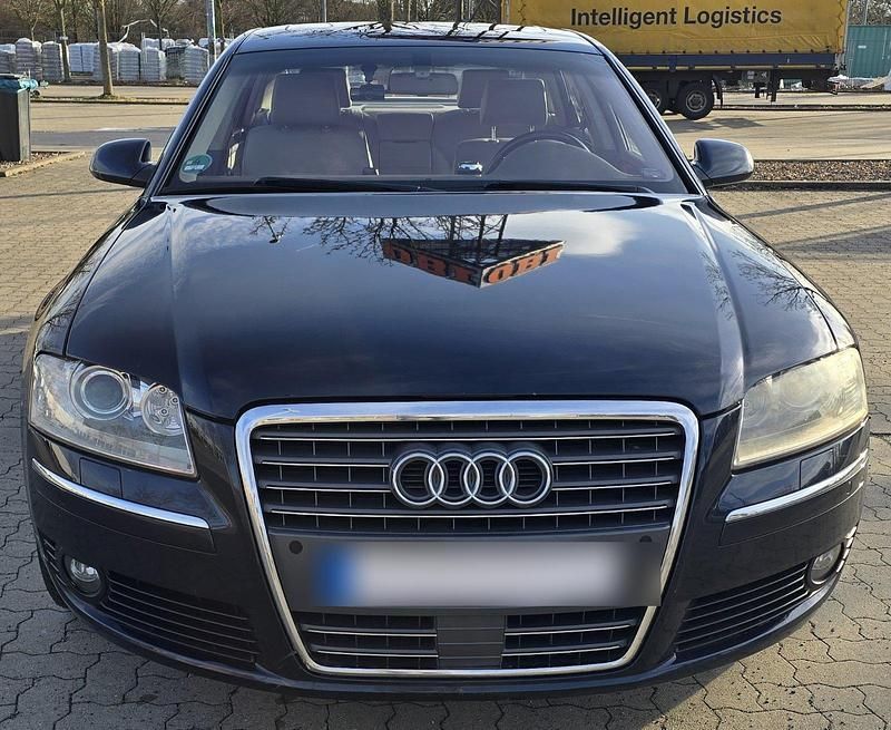 Blau Gebraucht 2005 Audi A8 Comfort Limousine | 12.000 € (Fairer Preis) - Bild 1/4