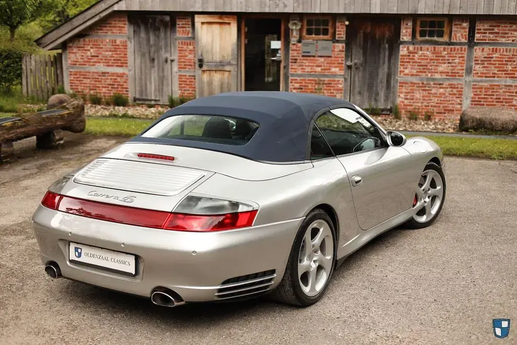 Usata Porsche 911 Carrera 4S Cabriolet 320 CV (235 kW) 2004 Argento Cabrio