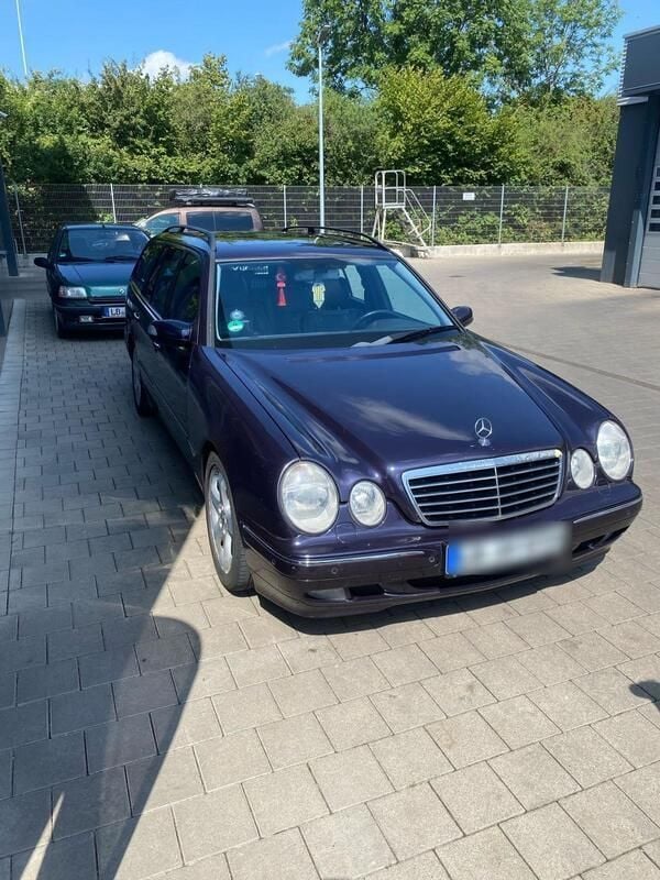 Violet Gebraucht 2002 Mercedes E320 Kombi | 1.750 € (Superpreis) - Bild 1/4