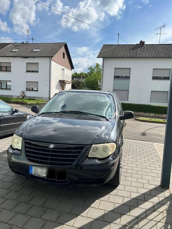 Schwarz Gebraucht 2005 Chrysler Voyager Van / Kleinbus | 2.000 € (Teuer) - Bild 1/4