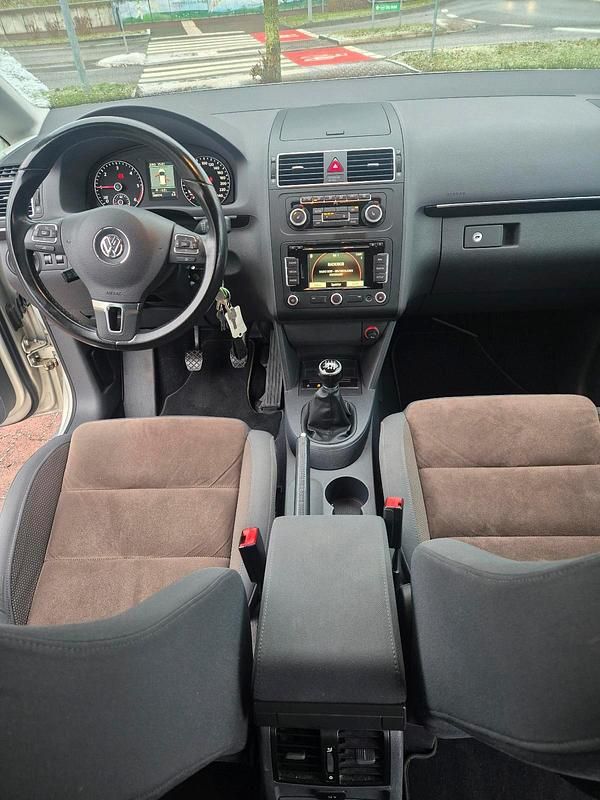 Gebraucht VW Touran Highline 140 PS (102 kW) 2012 Grau Van / Kleinbus