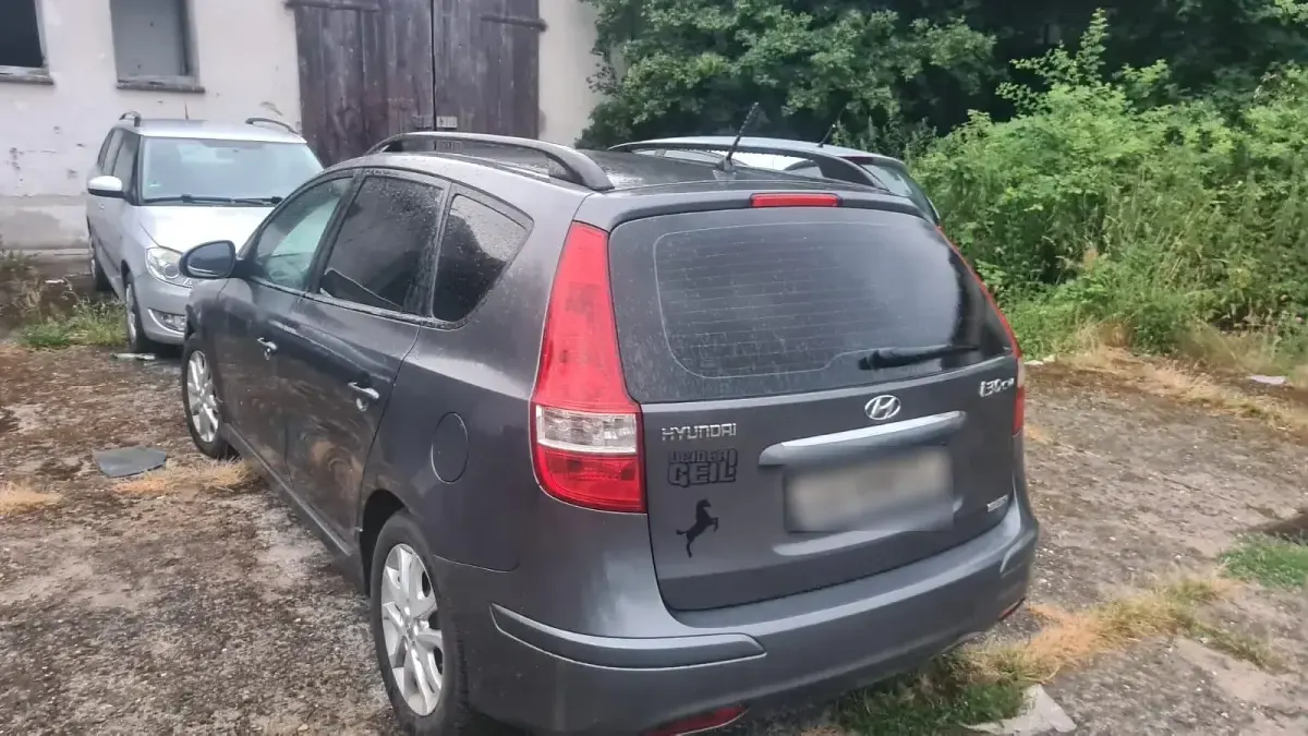 Gebraucht Hyundai i30 90 PS (66 kW) 2011 Grau Kombi