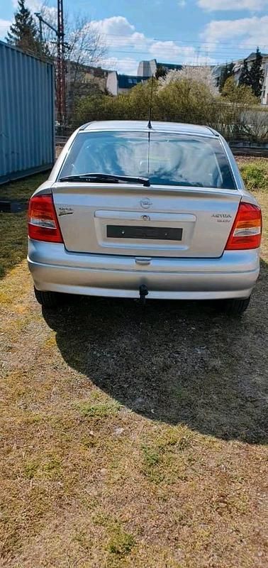 Gebraucht Opel Astra 101 PS (74 kW) 1999 Silber Limousine