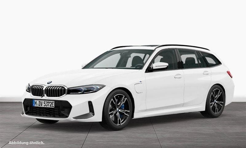 Weiß Gebraucht 2024 BMW 330e M Sport Kombi | 50.990 € (Teuer) - Bild 1/3