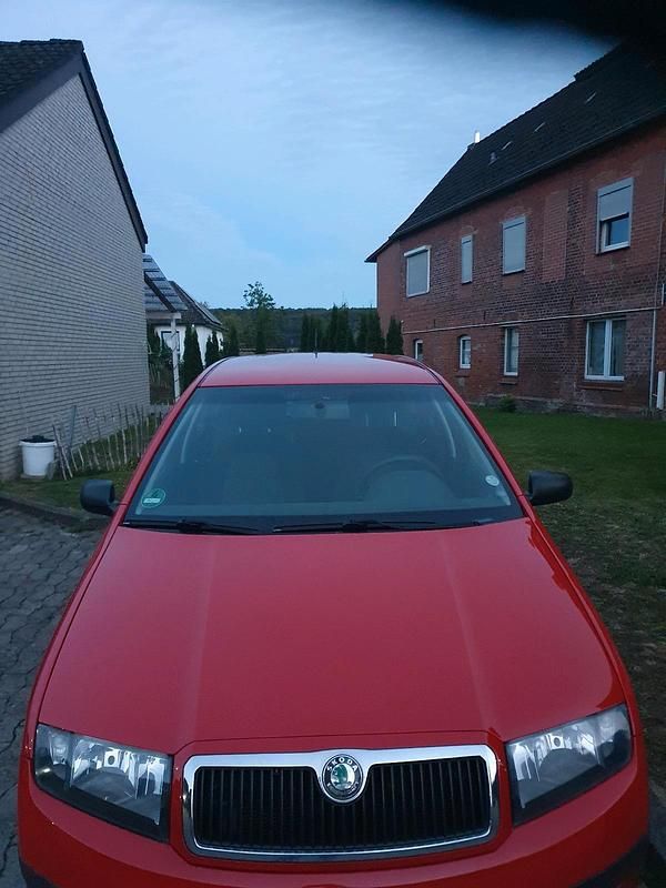Rot Gebraucht 2005 Skoda Fabia Kleinwagen | 2.300 € - Bild 1/4