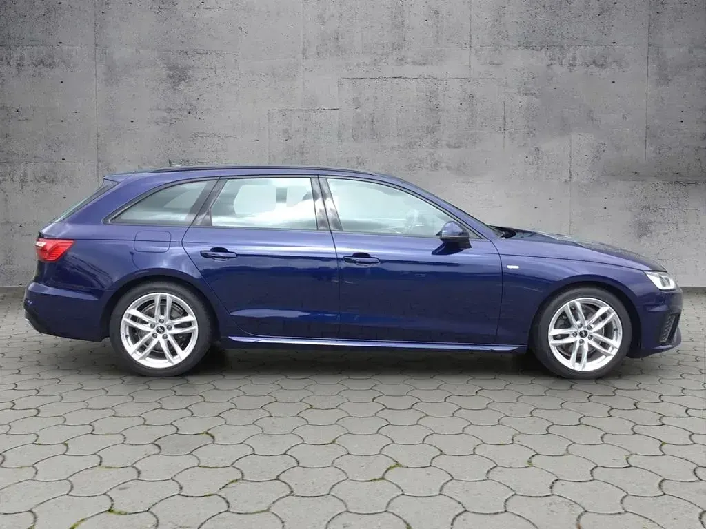 Używany Audi A4 S-Line 150 KM (110 kW) 2022 Niebieski Kombi