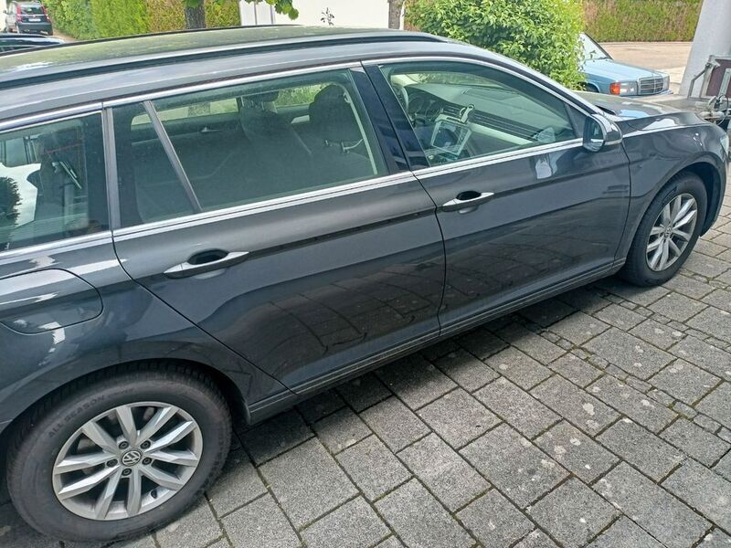 Grau Gebraucht 2019 VW Passat Comfortline Kombi | 17.100 € (Guter Preis) - Bild 1/4