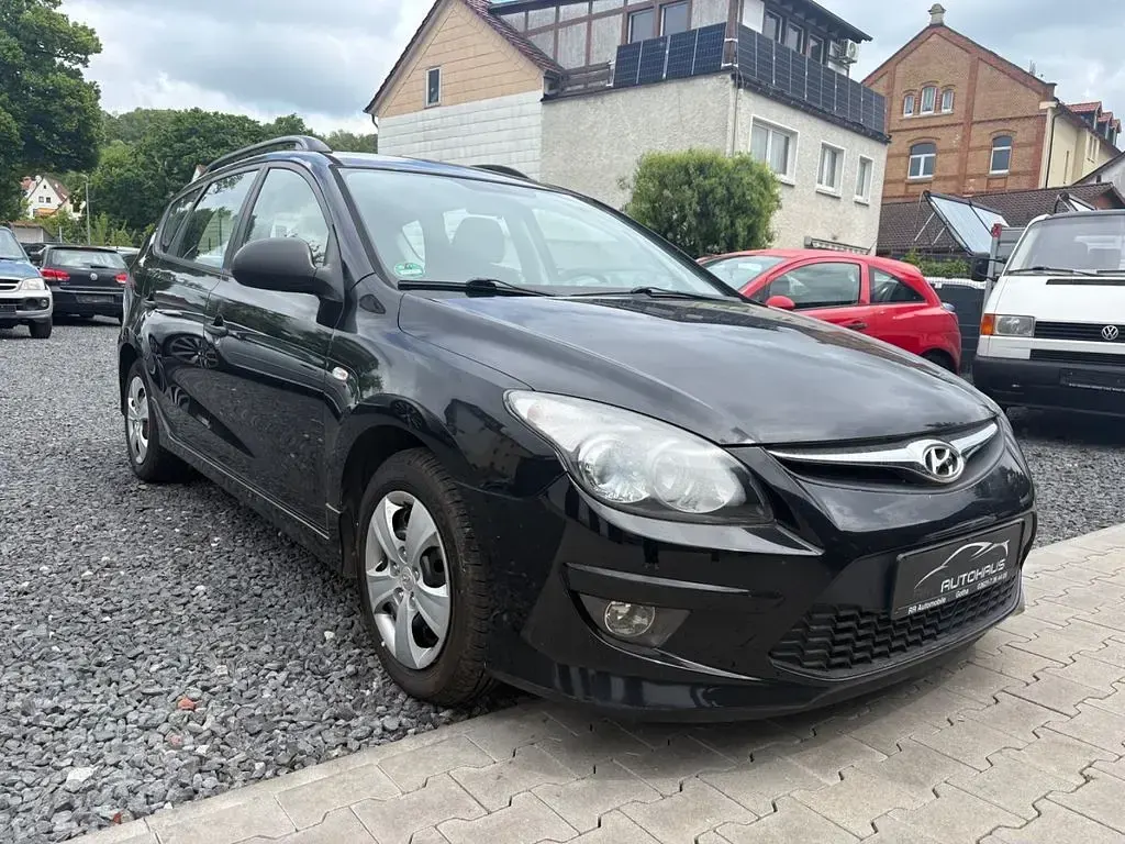 Usado Hyundai i30 Classic 109 CV (80 kW) 2012 Negro Familiar