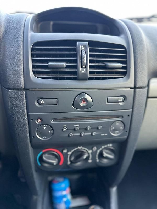 Gebraucht Renault Clio II 2002 Blau Kleinwagen