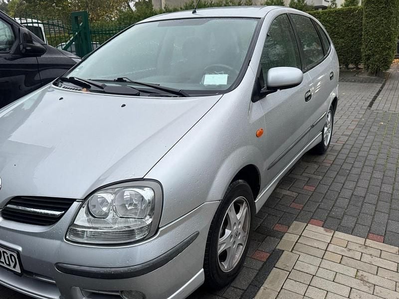 Silber Gebraucht 2005 Nissan Almera Tino Van / Kleinbus | 2.490 € (Etwas zu teuer) - Bild 1/4