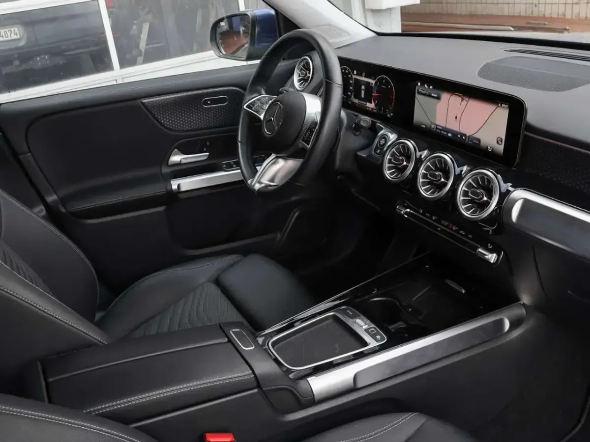 Gebraucht Mercedes GLB200 Progressive 150 PS (110 kW) 2025 Blau spektralblau metallic SUV