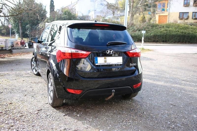 Gebraucht Hyundai ix20 Passion 125 PS (91 kW) 2016 Schwarz Kleinwagen