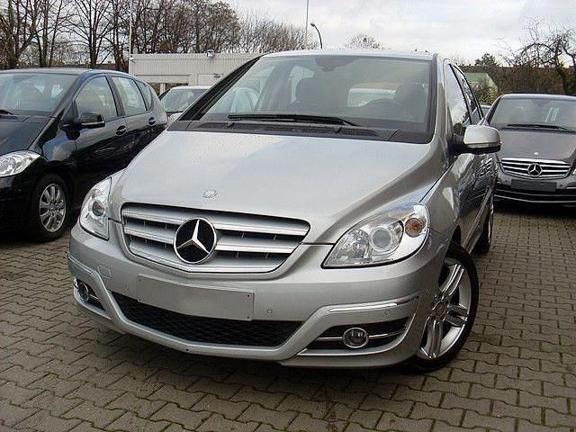 Gebraucht Mercedes B160 95 PS (69 kW) 2010 Silber Van / Kleinbus