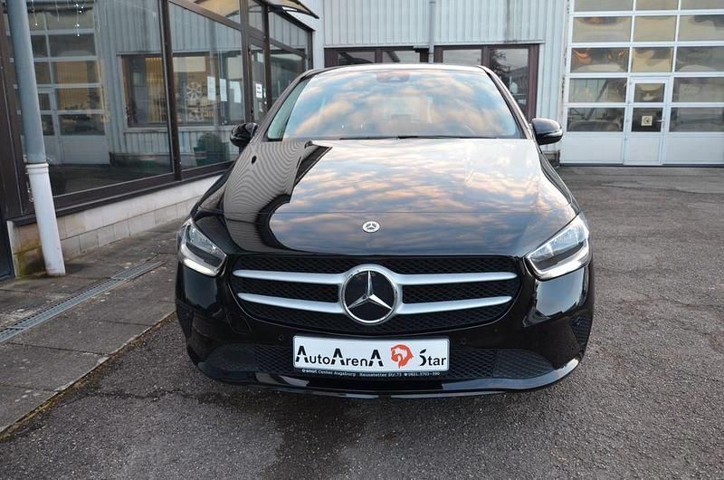 Gebraucht Mercedes B200 163 PS (119 kW) 2022 Nachtschwarz Van / Kleinbus