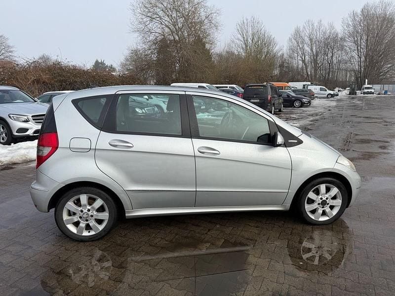 Gebraucht Mercedes A180 109 PS (80 kW) 2010 Silber Limousine