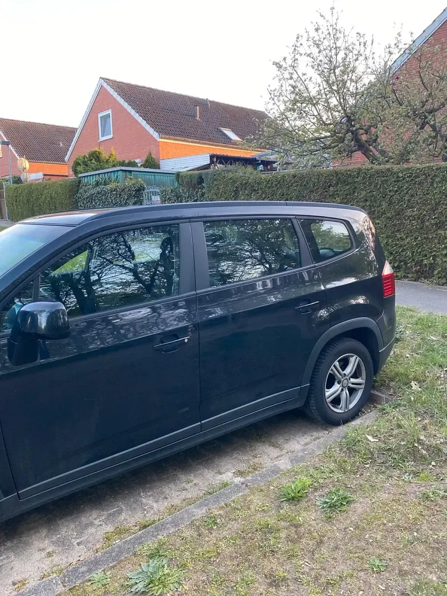 Używany Chevrolet Orlando 141 KM (103 kW) 2012 Czarny Minivan