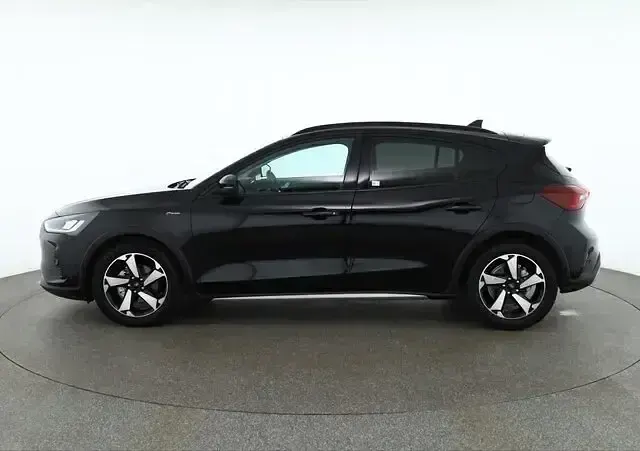 Używany Ford Focus Active 125 KM (91 kW) 2023 Czarny Sedan/Limuzyna