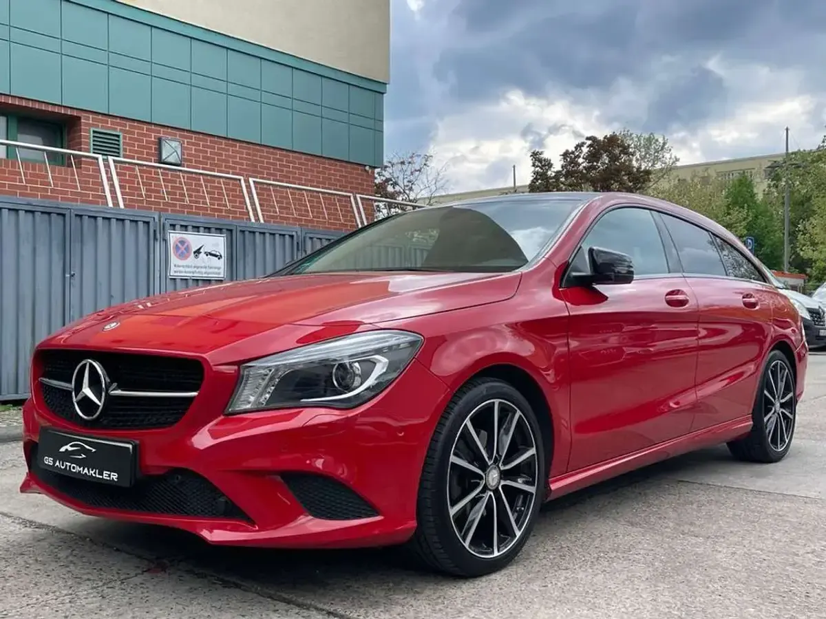 Gebraucht Mercedes CLA200 156 PS (114 kW) 2016 Jupiterrot uni Kombi